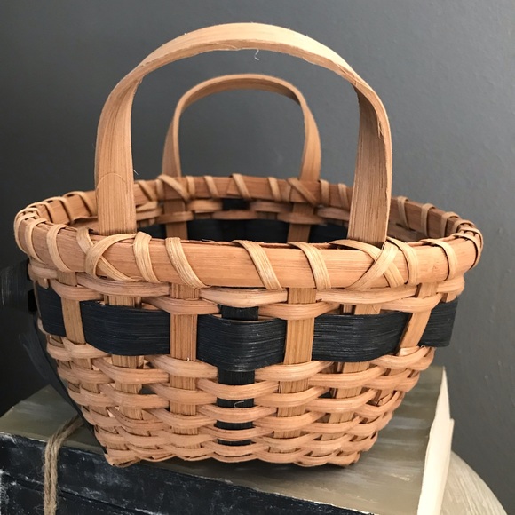 Vintage Basket - Picture 6 of 16